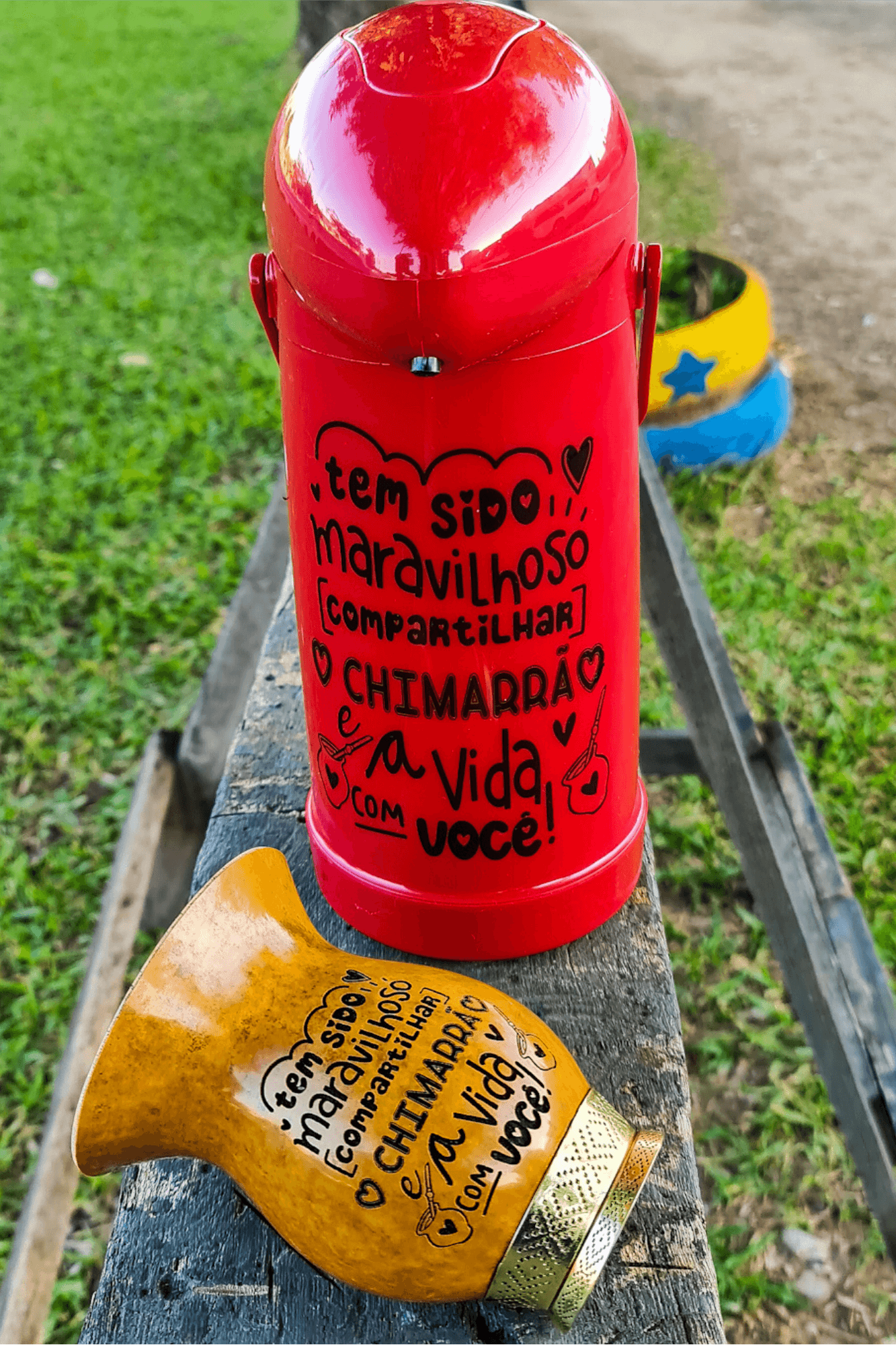 Cuia chimarrão pé dourado e térmica vermelha - dia dos namorados 